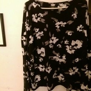 Simply Vera Vera Wang Black Floral Top
